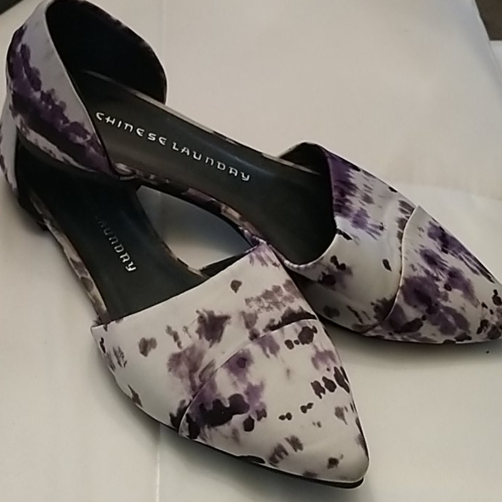Purple flat shoes